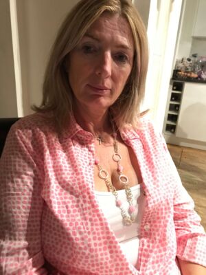 Chain maille necklace with helm weave and rose quartz beads Chain maille necklace with helm weave and rose quartz beads.
