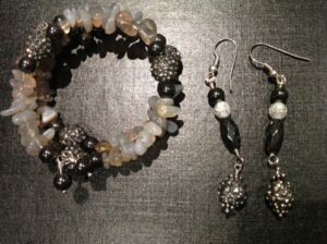 Bracelet and earrings set Bracelet and earrings set.