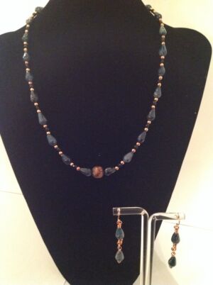 This is the Rajastan This is the Rajastan - A 23.5 inches necklace using moss agate drops with copper bead accents.
